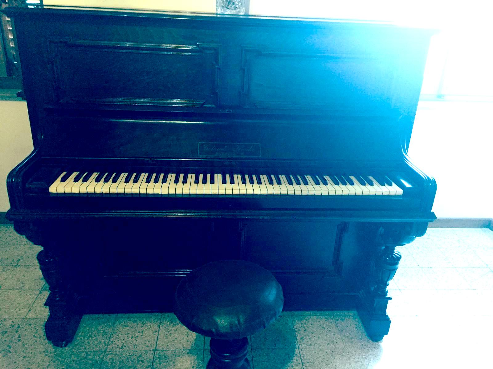 MOBILI USATI  COMPRO  VENDO - VENDO PIANOFORTE ecc...